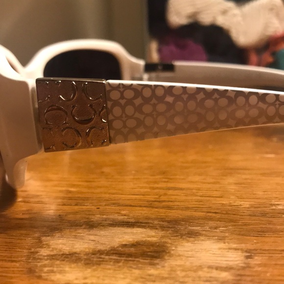 Coach White & Silver Coach Signature C sunglasses with Black signature C Case - Picture 7 of 15